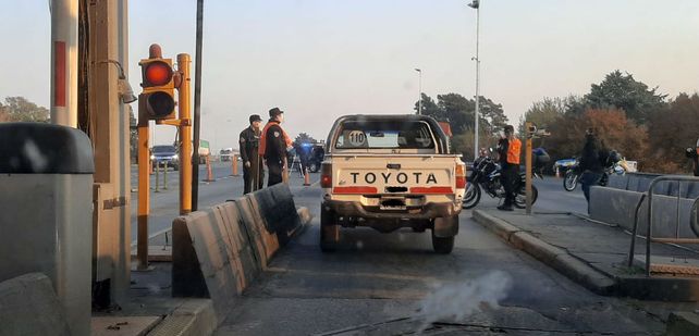 Largas colas y testeos intensos en el peaje de la autopista en General Lagos