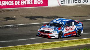 Gran debut de Facundo Chapur en el Larrauri Racing de Granadero Baigorria. Marcó la pole en Paraná, en el inicio del año del Turismo Nacional.