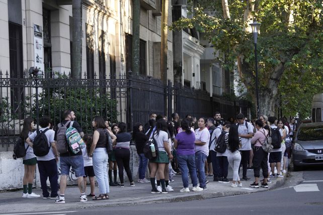 El uso del celular debe ser con fines pedagógicos, advirtió el ministro de Educación