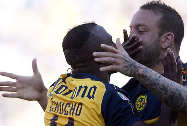 Un pico a lo Maradona-Caniggia