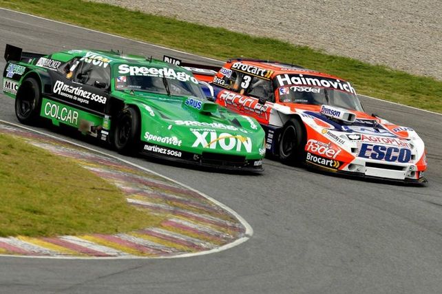 Se sacan chispas. El Chevrolet de Canapino y el Ford de Werner.&nbsp;