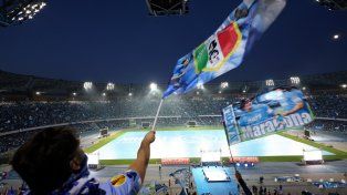 El hincha napolitano fue al estadio Maradona para seguir por pantallas gigantes el título logrado en Udine.