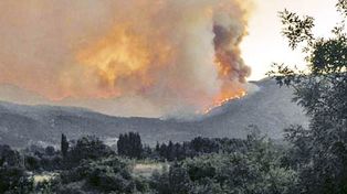 Evacuan a pobladores y turistas en Chubut por incendios forestales
