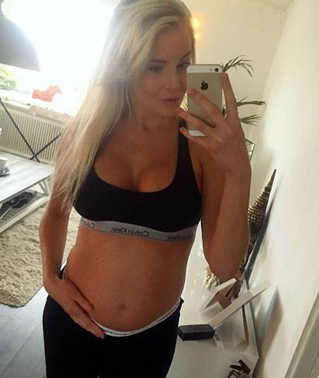 La Sueca Larsson anunció con una foto muy sensual que está embarazada