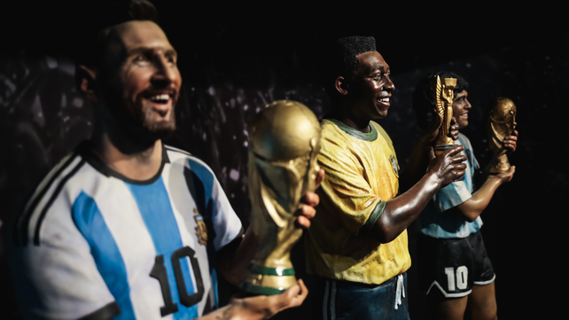 Las estatuas de Messi, Pelé y Maradona en el Museo Conmebol ubicado en Luque