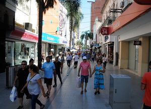 Sugieren un límite de personas dentro de los locales comerciales