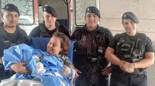 Milagro en un patrullero: policías ayudaron en el nacimiento de un bebé en pleno trabajo de parto