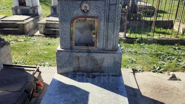 Robos en cementerios: Uno de los detenidos es dueño de una florería