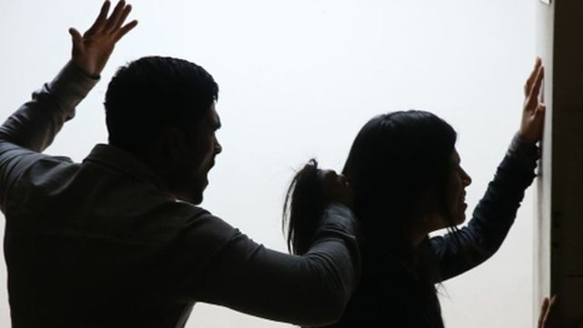 Golpiza. La joven fue sometida por parte de su pareja. El hombre actuó enfurecido.