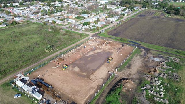 El predio donde se construye el nuevo edificio de la Escuela Patagonia Argentina ya fue estabilizado para comenzar con la primera parte de la obra.