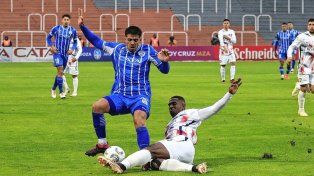 El partido entre Godoy Cruz y San Lorenzo fue suspendido por incidentes en las tribunas.