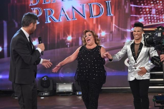 carismática. La mujer de 53 años brilló junto a Tinelli y su bailarín.&nbsp;