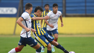 Fabricio Oviedo hizo dos goles en 33 minutos y luego se fue lesionado.