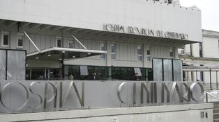 La paciente fue internada en el Hospital Centenario tras el paro cardíaco.