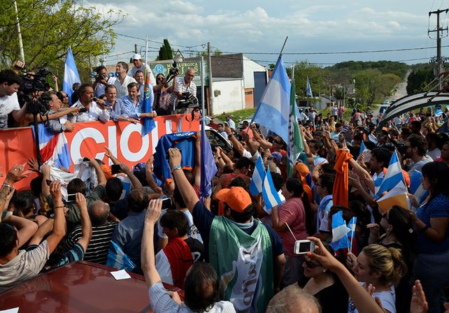 Scioli visitó Paraná e instó a no volver a entregar la patria