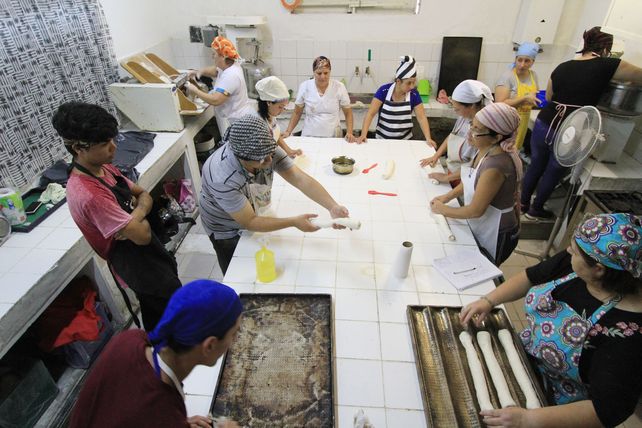 Trabajo. Los clientes son alumnos y docentes de la escuela Secundaria Nuestra Señora de Guadalupe.