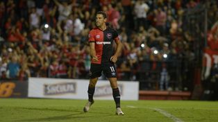 Puño apretado. Maxi volvió a Newells y fue campeón en 2013.