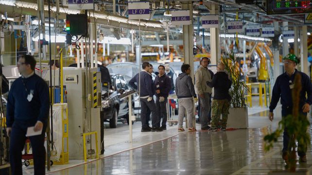 La planta de General Motors en Alvear. Las restricciones cambiarias empujan para adelante la venta de autos nacionales.&nbsp;