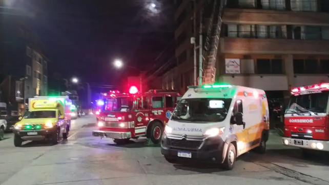 El incendio afectó al edificio más grande de la ciudad de Bariloche. 