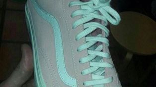 Se volvió viral el interrogante sobre si el color de las zapatillas es rosa o gris