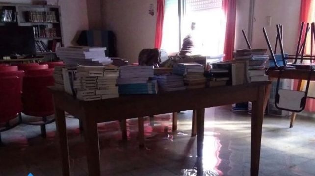 Tres chicos cometieron destrozos en una escuela y uno de ellos se jactó en Facebook