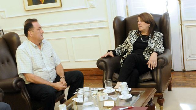 La intendenta junto al dirigente municipal Antonio Ratner.
