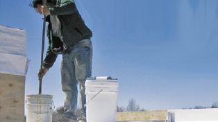 Proponen pintar los techos de blanco para ahorrar luz y gas en la ciudad