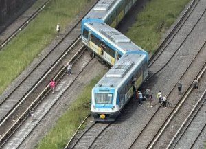 Liniers: descarriló una formación del Tren Sarmiento y dejó 20 heridos