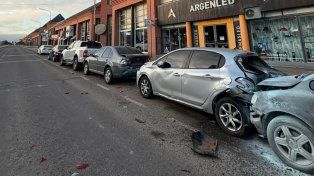 Paraná: fue hospitalizado tras chocar tres vehículos estacionados