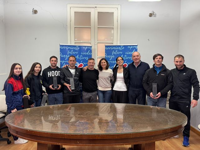 Entregaron becas y reconocimientos a deportistas del departamento General López