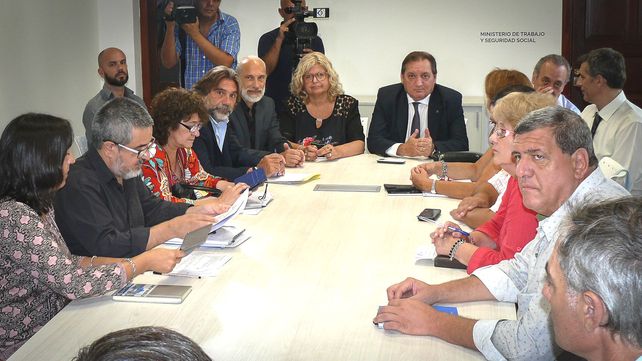 La ministra de Educación Claudia Balagué defendió la propuesta salarial que le hizo la provincia a los docentes.