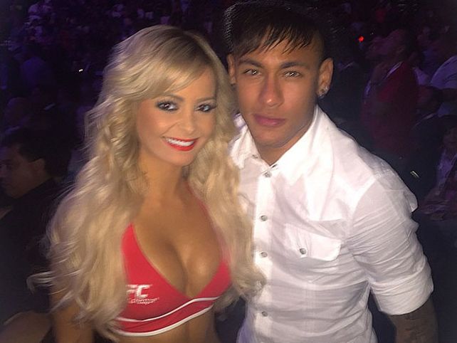 Neymar y su padre con la misma mujer