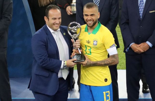 Dani Alves: Somos merecedores de este título