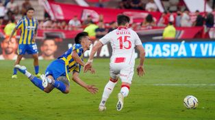 No hay dos sin tres: de nuevo Central se boicoteó solo y le dio el gol del triunfo a Huracán
