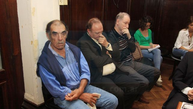 Bioletti (en el medio) fue condenado por haber prestado un campo de su propiedad para instalar una cocina de cocaína.