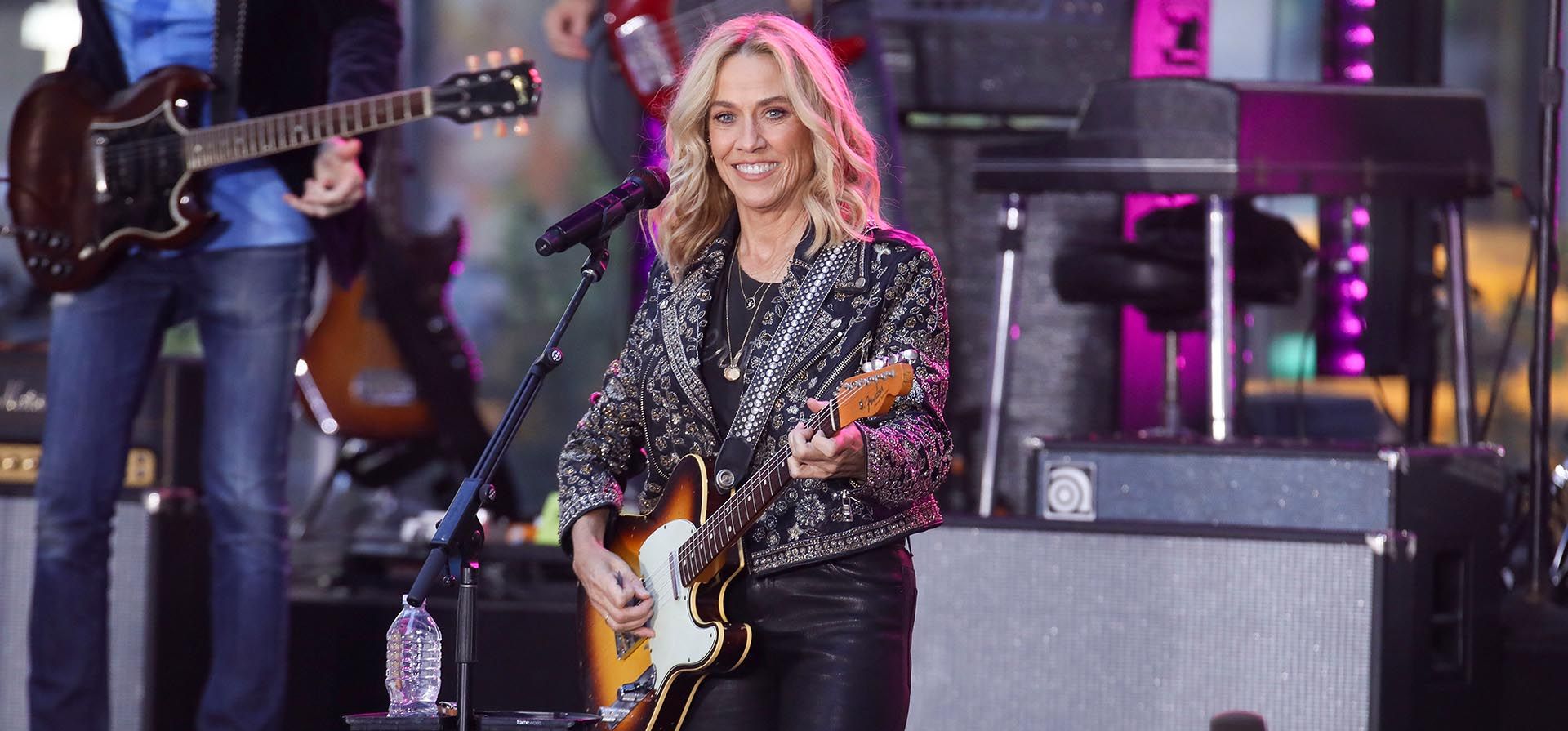 La cantautora Sheryl Crow se presenta en el programa Today de NBC en la Plaza Rockefeller el miércoles 1 de octubre de 2025 en Nueva York. (Foto de Andy Kropa/Invision/AP) La cantautora Sheryl Crow se presenta en el programa Today de NBC en la Plaza Rockefeller el miércoles 1 de octubre de 2025 en Nueva York. (Foto de Andy Kropa/Invision/AP)