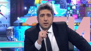 Tras varias horas de incertidumbre, Jey Mammón rompió el silencio tras haber sido denunciado por abuso sexual. El episodio en gran parte es falso, sostuvo el conductor en sus redes sociales. Además, indicó ser víctima de una persistente campaña de acoso y difamación.&nbsp;
