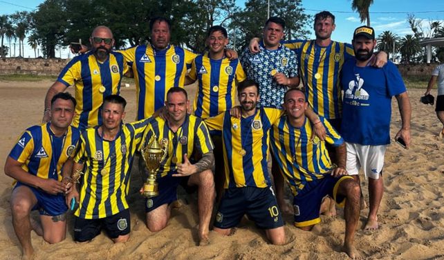 Fútbol Playa. Los canallas se quedaron con el torneo que se realizó en Paysandú y se trajeron la copa internacional.&nbsp; 