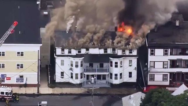 Pánico y fuego en Massachusetts tras una cadena de explosiones de gas