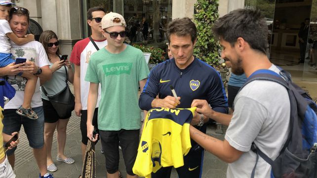 Boca llegó a España para enfrentar al Barcelona