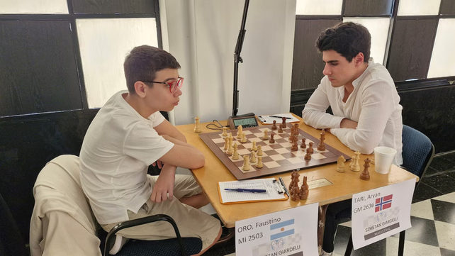 Faustino Oro durante su partida con el noruego Tari