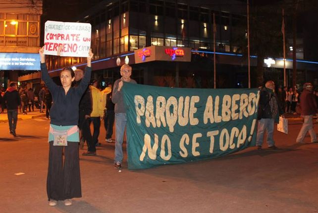 Protesta con batucada en el callejero