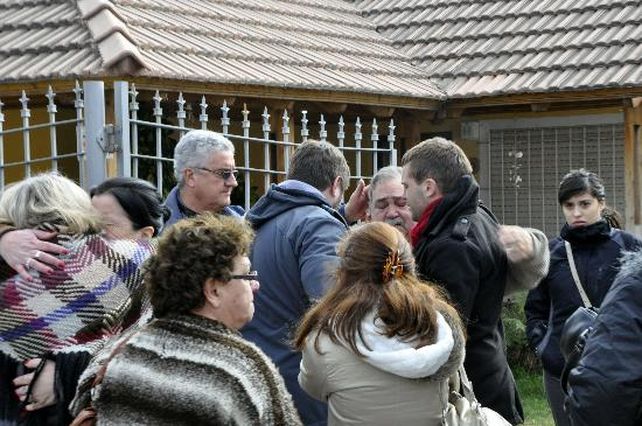 Los familiares y vecinos expresaron el dolor por la muerte del matriomonio. (Foto: rionegro.com.ar)