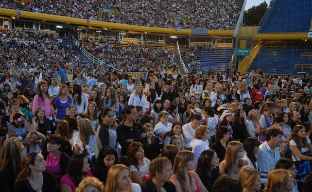Luis Miguel enamor&oacute; a todas en el Gigante al calor del romanticismo