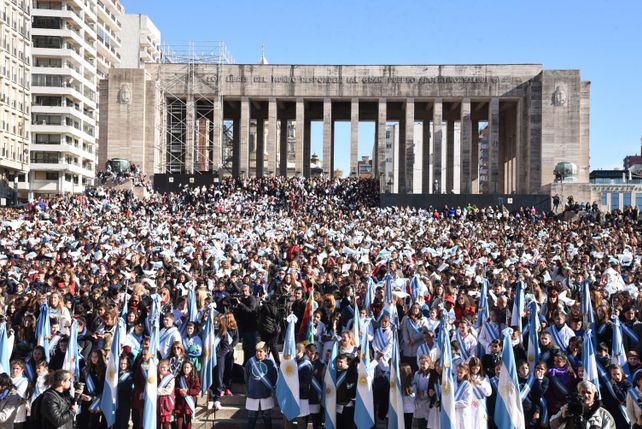 La promesa a la bandera es otro evento de turismo receptivo importante, vienen chicos de todo el país. 