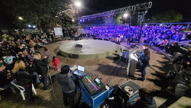 Más de 170 niños inundaron de música la plaza de Zenón Pereyra
