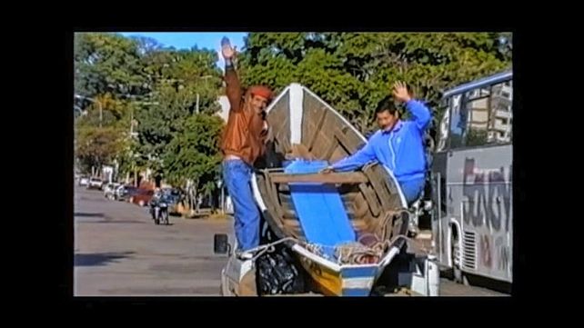 Histórico. Roco y Romero parten hacia la travesía contra la represa.