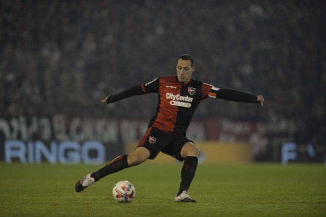 &nbsp;Cristian Lema apuró la vuelta ante las bajas y falta de zagueros centrales en Newells.