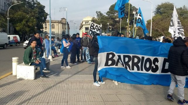 Organizaciones sociales marcharon a Casa de Gobierno por pan y trabajo