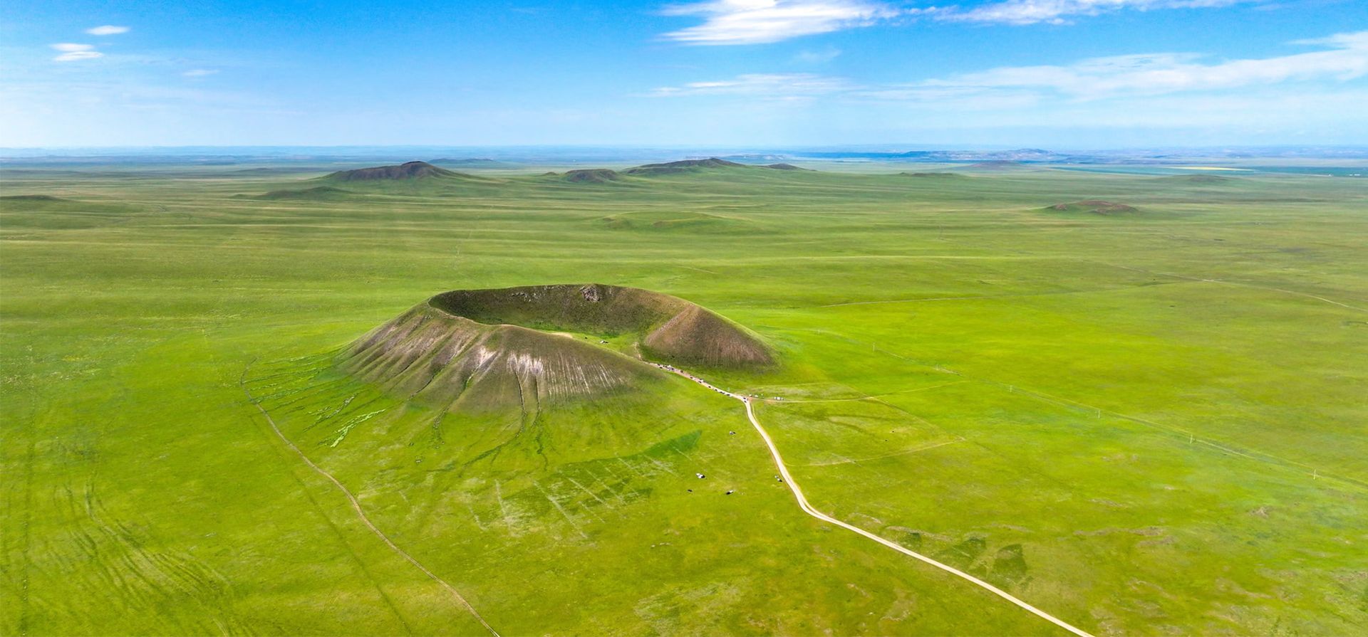 Volcán de pradera en uno de los geoparques nacionales de Mongolia Interior, Liga Xilingol, China. Fotografía: Xinhua/Shutterstock Volcán de pradera en uno de los geoparques nacionales de Mongolia Interior, Liga Xilingol, China. Fotografía: Xinhua/Shutterstock